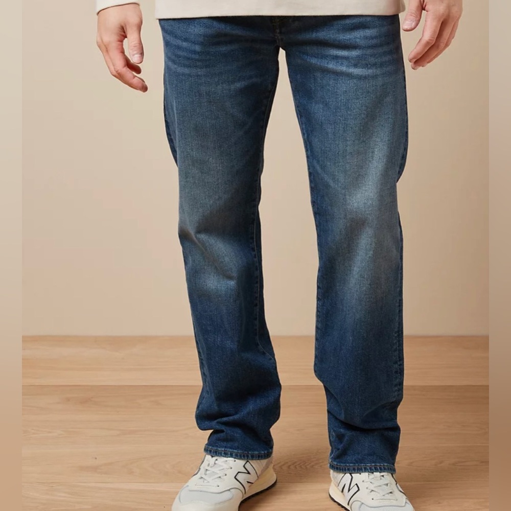 American Eagle Flex Relaxed Straight Jean size 32x34